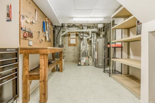 206 Windwatch Dr, Hauppauge NY 11788-3349 exterior