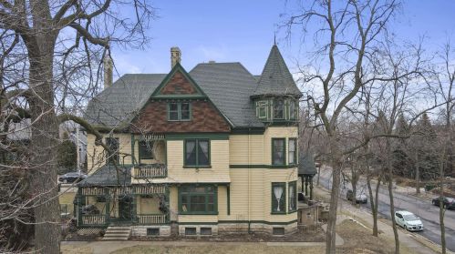 2126 Juneau Ave, Milwaukee WI 53233-1119 exterior