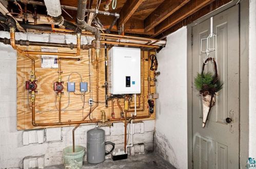 1001 Grandview Ave, Duluth MN 55812-1149 exterior