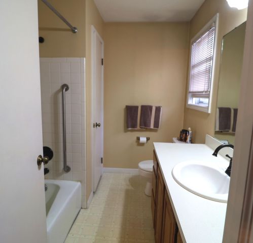 1821 Riv Rd, Meskegon MI 49445-1643 exterior