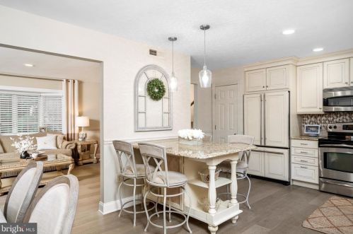 50 Crestwood Dr, Trenton NJ 08690-1938 exterior