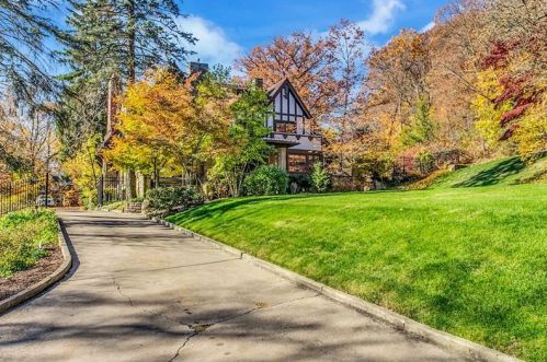 213 Hampton Rd, Pittsburgh, PA 15215-1824