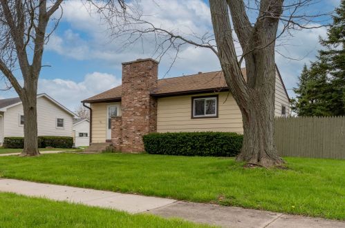 2832 Shoshone Rd, Waukegan IL 60087-3612 exterior