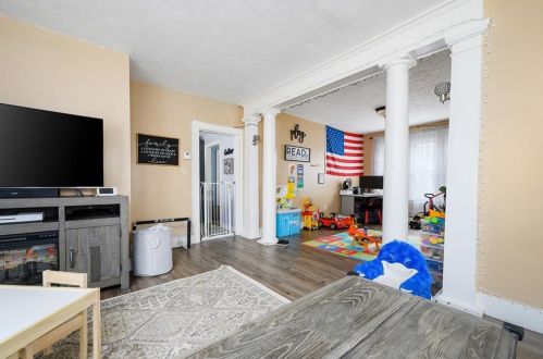 82 Ave B, Woonsocket RI 02895-6262 exterior