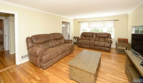 5 Middletown Rd, Montvale NJ  07645-2413 exterior