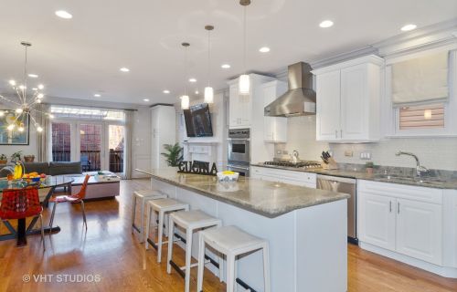 1908 Barry Ave, Chicago IL 60657-2022 exterior