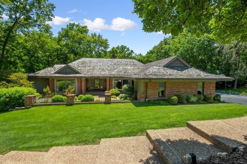 13592 Royal Glen Dr, Saint Louis MO 63131-1029 exterior