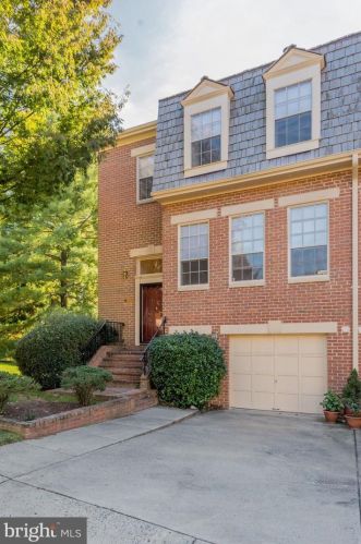 1419 Mclean Mews Ct, Mc Lean VA  22101-3800 exterior