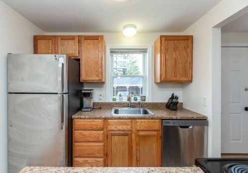 49 Bluffs Dr, Concord NH  03303-1579 exterior