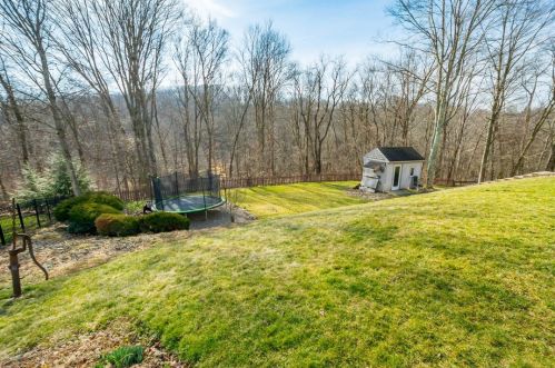 6016 Hawthorn Dr, Moon Twp PA  15108-9064 exterior