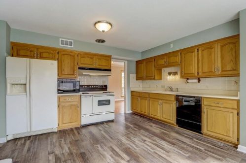 3160 Menomonee Riv Pkwy, Milwaukee WI 53222-3371 exterior