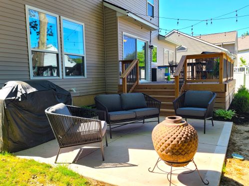 5596 Grv Dr, Grand Rapids MI 49512-9698 exterior