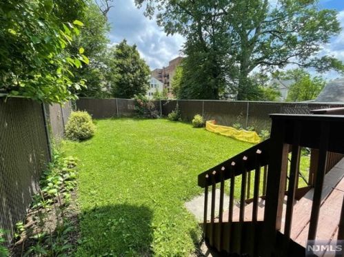 518 Orchard Ave, Palisades Park NJ  07650-1326 exterior