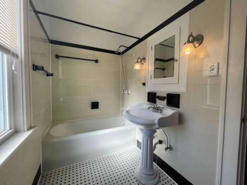 16 Lehigh Ave, Pittsburgh PA 15229-1556 exterior