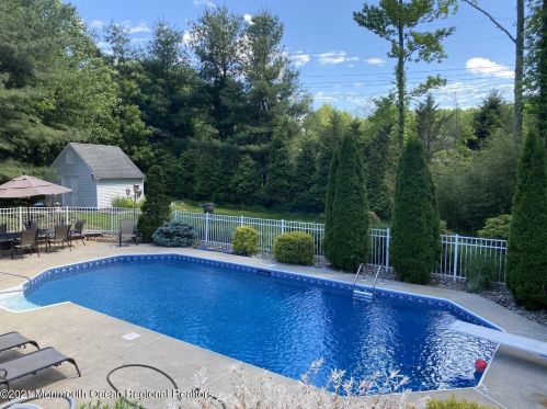 14 Burdge Dr, Middletown NJ 07748-1860 exterior