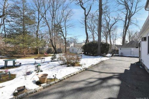 62 22 St, Huntington Station NY 11746-2230 exterior