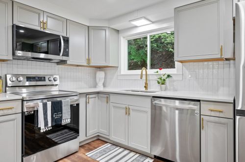 2302 Marbury Rd, Pittsburgh PA  15221-3670 exterior