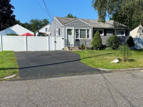 58 Steuben St, Springfield, MA 01151-1832