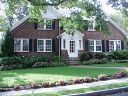 391 Highland St, Newton, MA 02465-2707