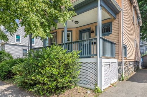 22 Huron St, Lynn, MA 01902-1962