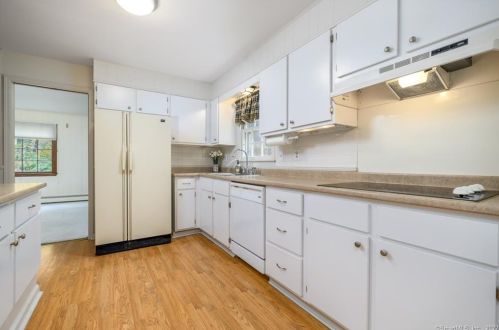 109 Holmes Rd, Ridgefield CT 06877-4304 exterior