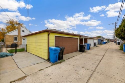 7112 Foster Ave, Chicago IL 60656-1956 exterior