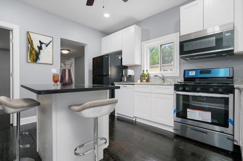 2048 70 Pl, Chicago IL 60637-4642 exterior