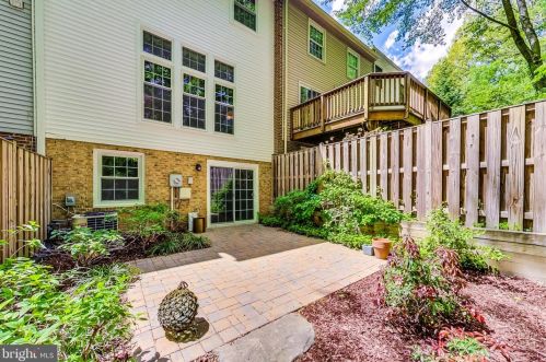 1537 Chatham Colony Ct, Herndon VA 20190-4203 exterior