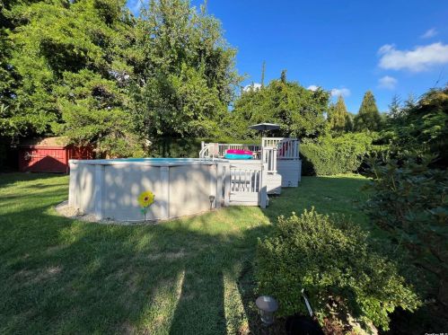 12 Cedarwood Dr, Huntington Station NY 11746-1305 exterior