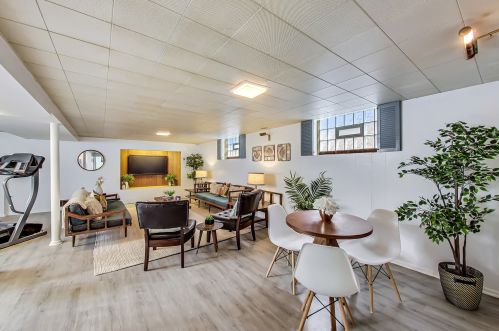 6147 Melvina Ave, Chicago IL 60638-4305 exterior