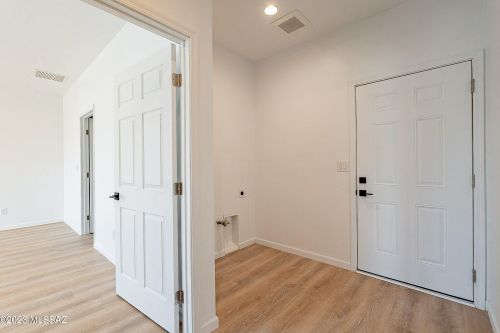 6520 Calle Herculo, Tucson AZ  85710-5620 exterior