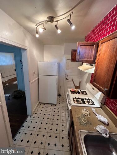 5325 Ames St, Washington, DC 20019-6660