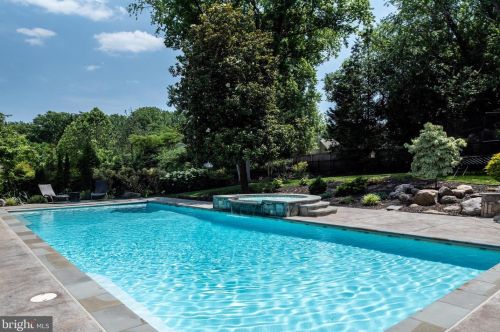 6421 Divine St, Mc Lean VA 22101-4702 exterior