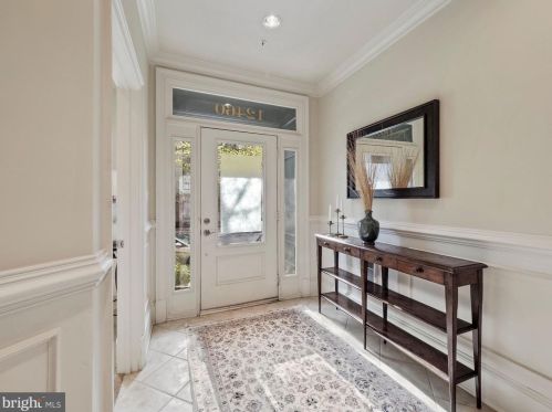 12460 Ansin Circle Dr, Rockville, MD 20854-6900