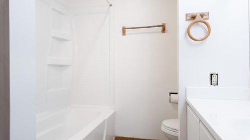 1915 University Ave, Madison WI 53726-3918 exterior