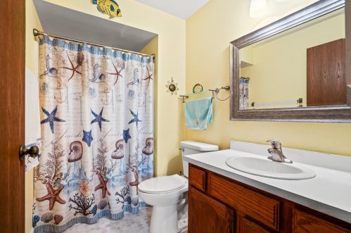 3711 Loomis Rd, Milwaukee WI 53221-1054 exterior