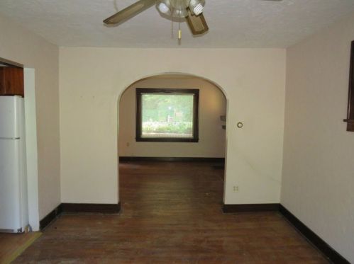 2634 Library Rd, Pittsburgh PA 15234-3107 exterior