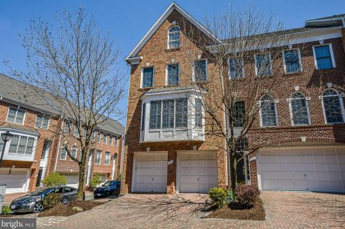 1309 Baker Crest Ct, Mc Lean VA  22101-3653 exterior