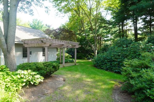 2425 58 St, Fennville MI 49408-8417 exterior