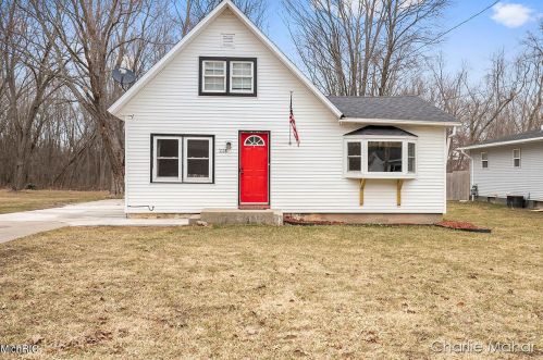 1118 Kenwood Ave, Belding, MI 48809-1314