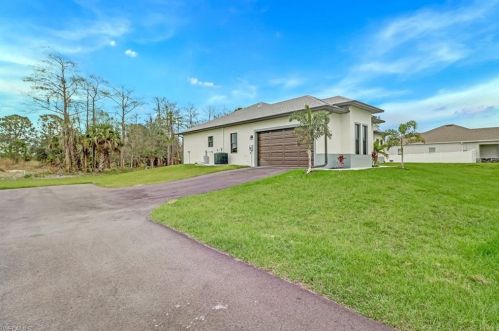 4033 6th Ave, Naples, FL 34120-9269