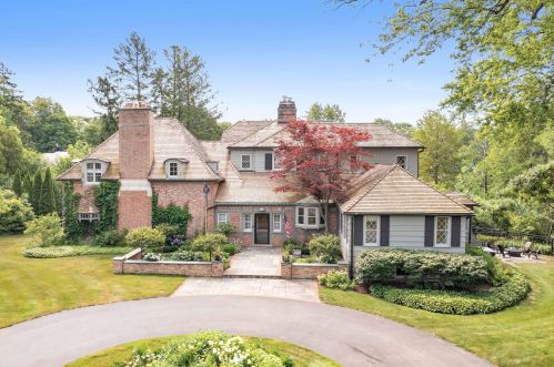 1469 Lilac Ln, Milwaukee WI  53217-2960 exterior