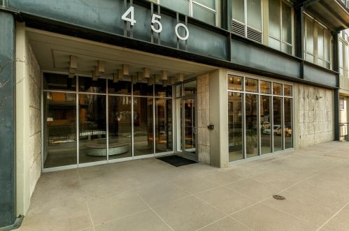 450 Briar Pl, Chicago IL 60657-4737 exterior