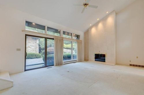 1411 Hollow Tree Dr, Pittsburgh, PA 15241-2919