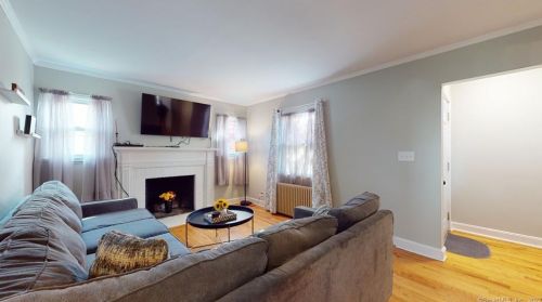 33 Linnmore Dr, Manchester CT  06040-3813 exterior