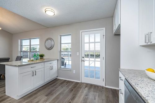 7044 Hollowell Dr, Tampa FL  33634-1089 exterior