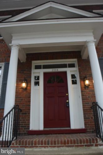 204 Myrtle St, Alexandria VA  22301-2427 exterior
