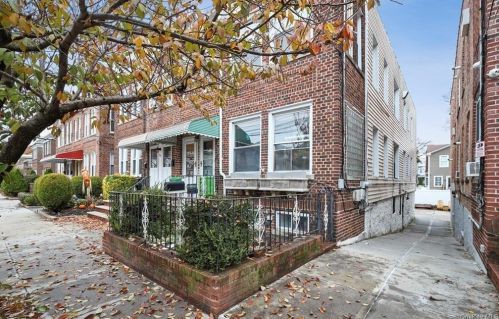 337 238th St, Bronx NY  10470-1806 exterior