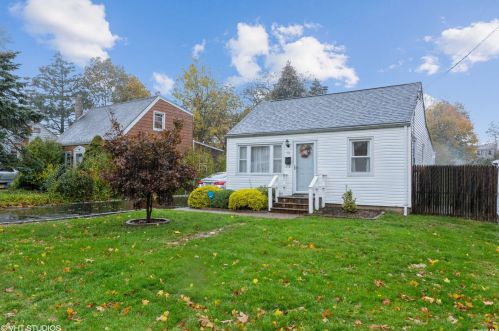 111 21st St, Huntington Station NY  11746-3150 exterior