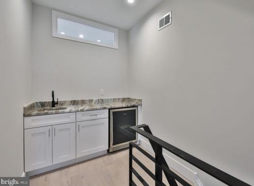 2404 Federal St, Philadelphia PA 19146-2432 exterior